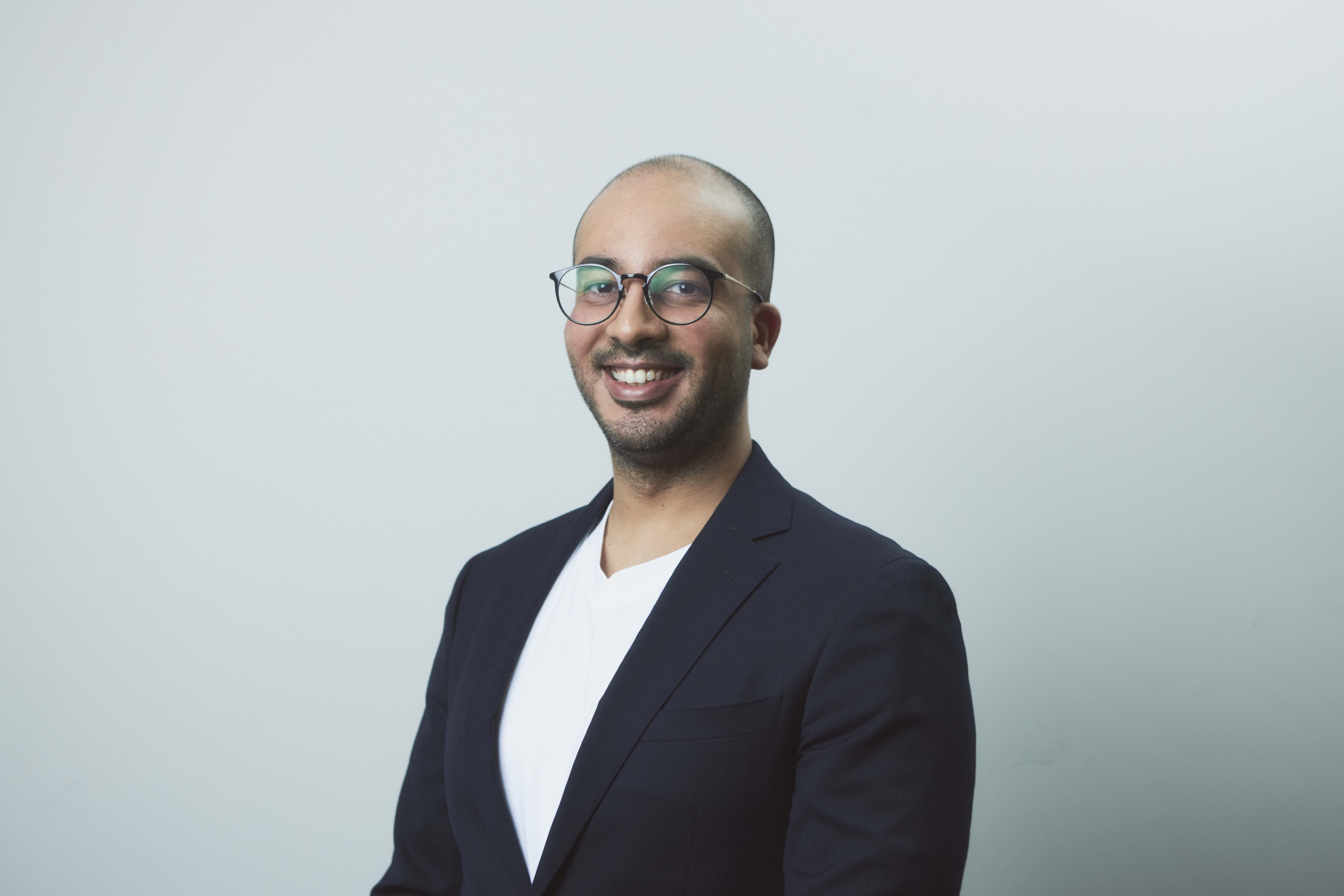 デキル　カレド